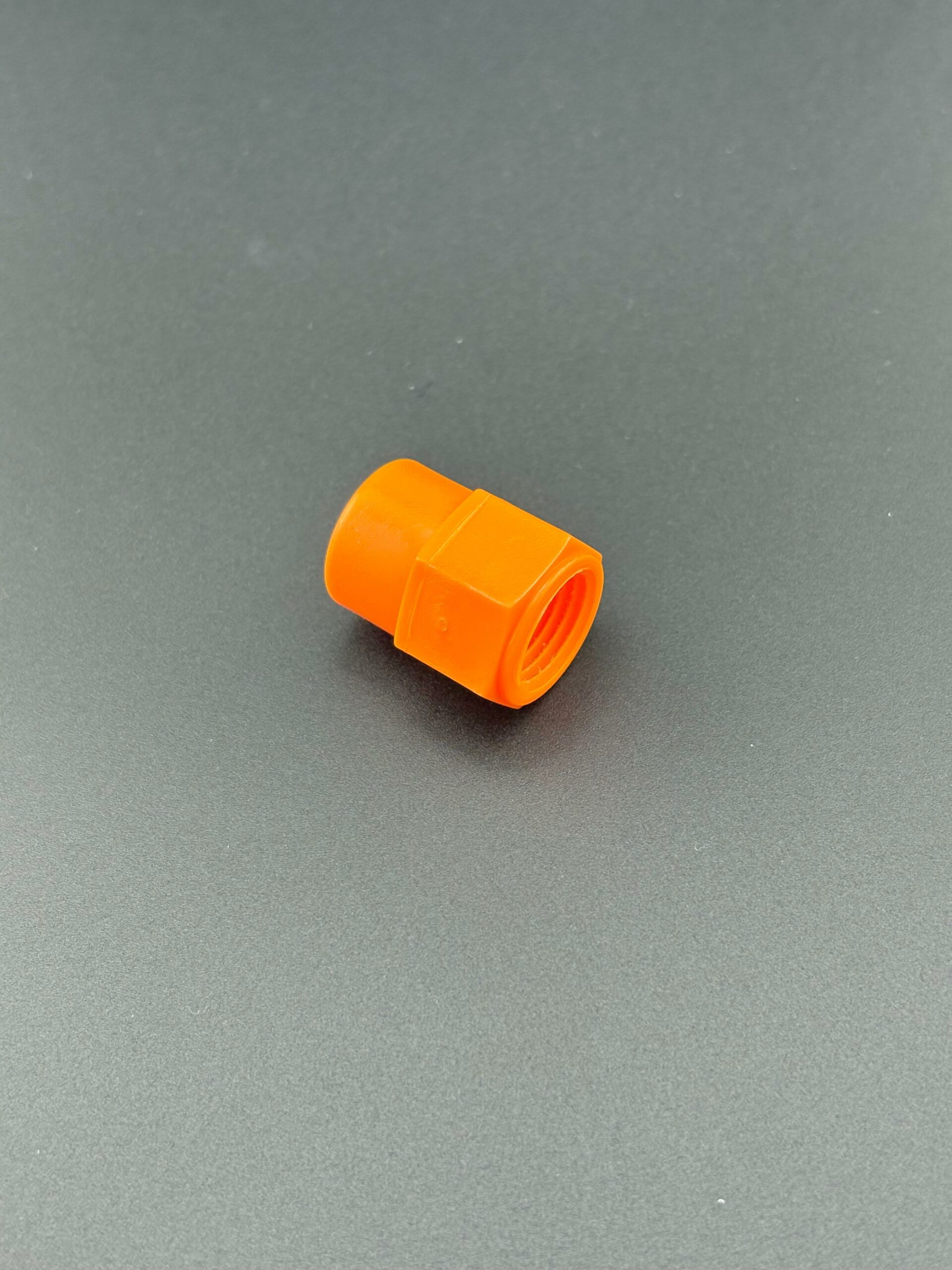 do montarzu grzebienia - pomiędzy rurką powietrza, a grzebieniem